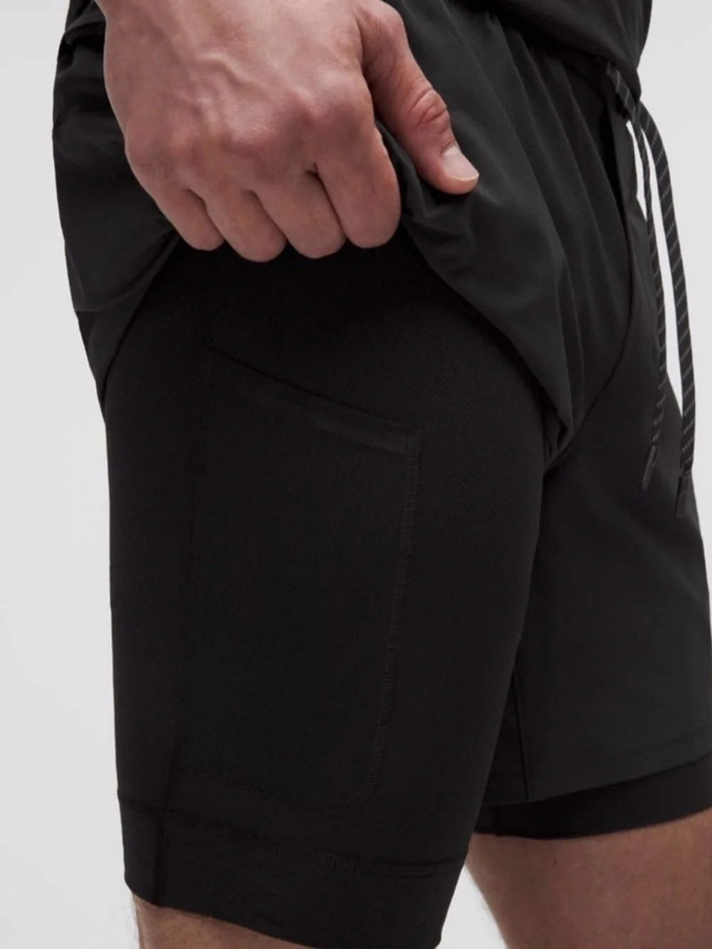 Lululemon Mens “Multi-Pocket” Trail Running Short 6” Inseam w/ Liner (L)